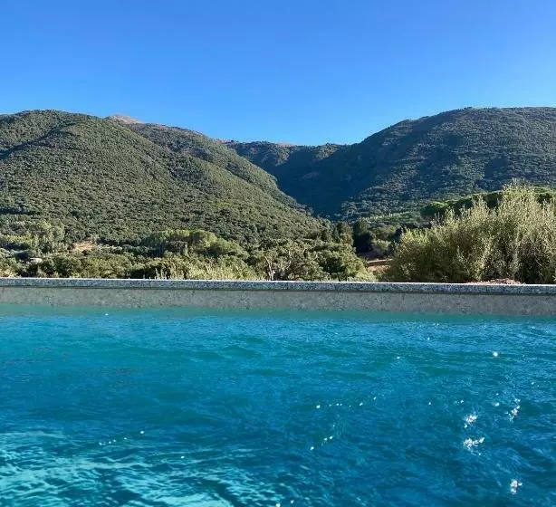 ホテル Agriturismo Is Conchisceddas
