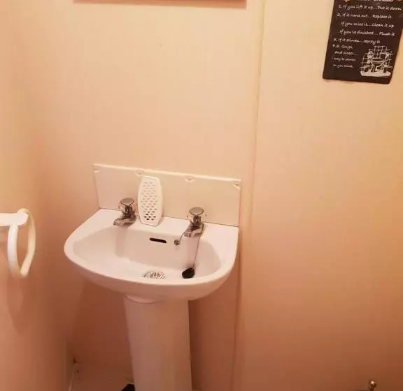 ベッドアンドブレックファースト The Jackdaw Pub Self Catering Static Caravan Free Breakfast Supplied