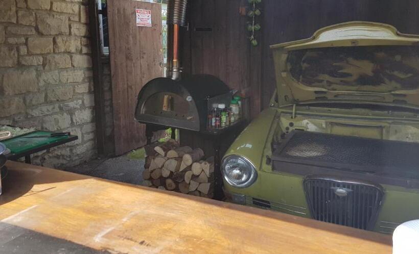 Nocleg ze śniadaniem The Jackdaw Pub Self Catering Static Caravan Free Breakfast Supplied