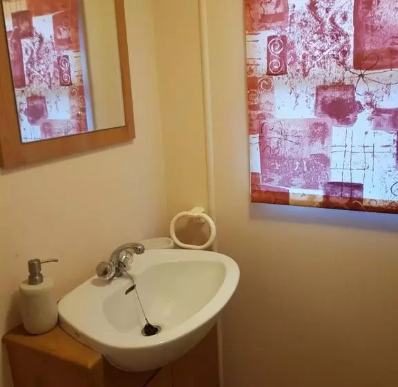 ベッドアンドブレックファースト The Jackdaw Pub Self Catering Static Caravan Free Breakfast Supplied