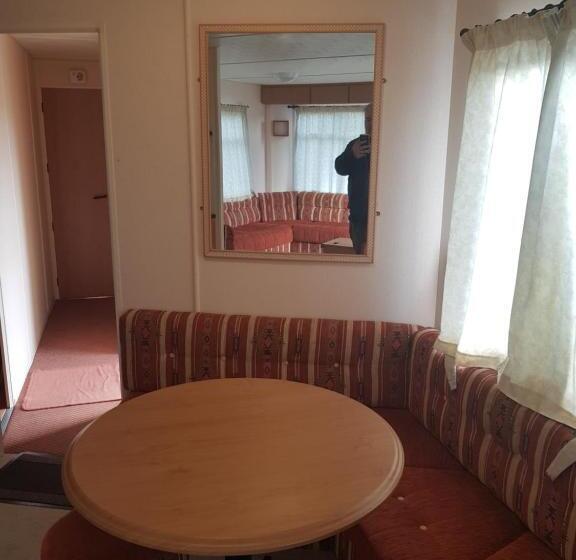 Nocleg ze śniadaniem The Jackdaw Pub Self Catering Static Caravan Free Breakfast Supplied