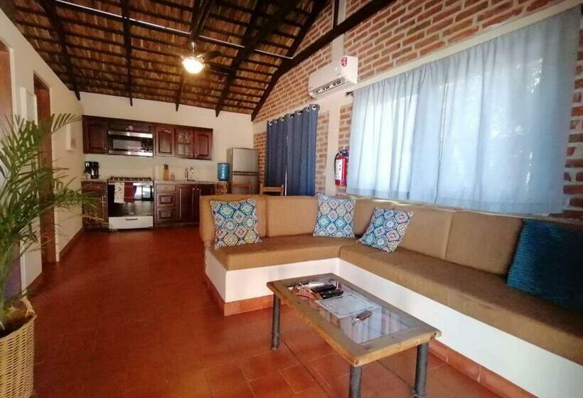 旅馆 Sukasa Bungalows