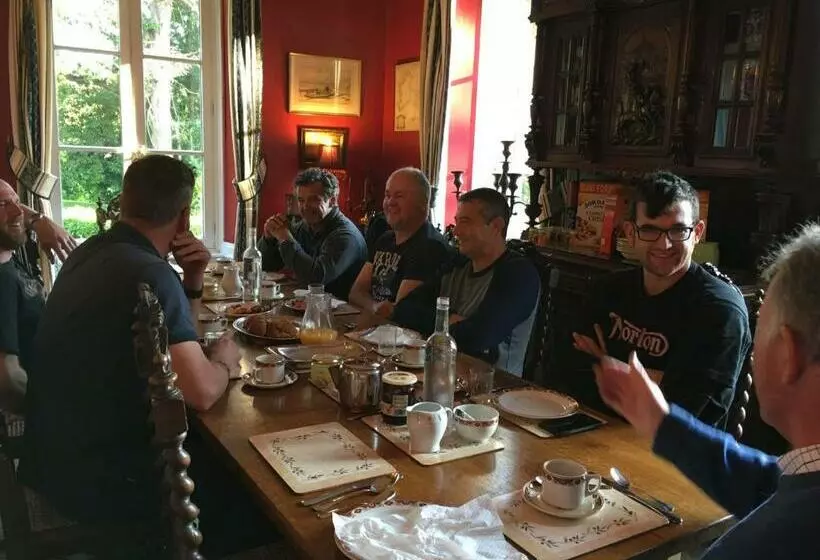 Aamiaismajoitus (B&B) Chateau De Beaulieu