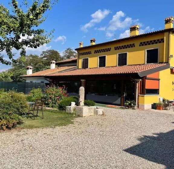 Hotelli Agriturismo Fior Di Maggio