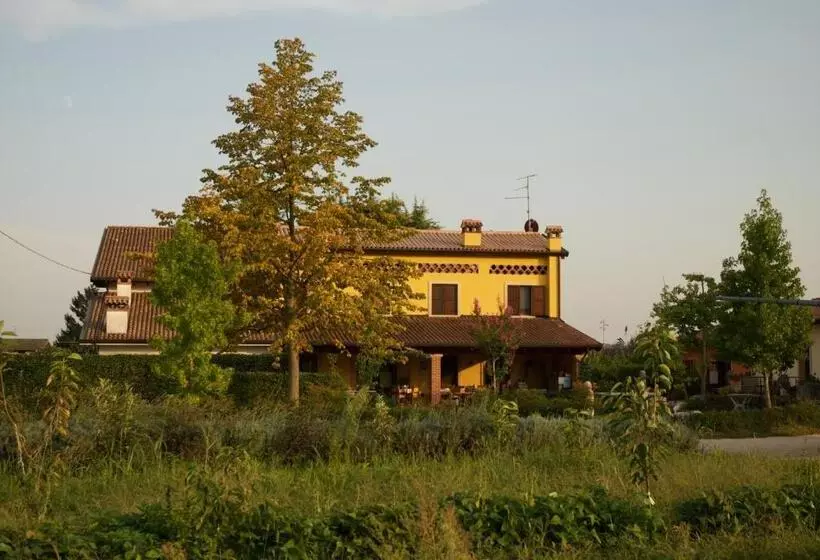 Hotelli Agriturismo Fior Di Maggio