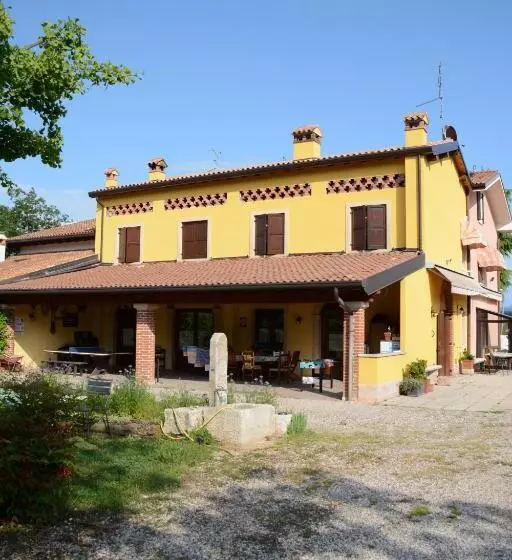 Hotelli Agriturismo Fior Di Maggio
