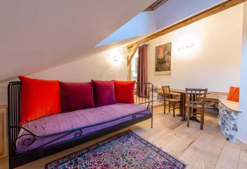 ベッドアンドブレックファースト Au Cheval Blanc   Appartements Et Chambres D Hôtes