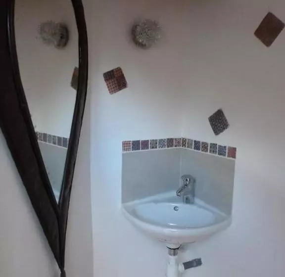 ベッドアンドブレックファースト Au Cheval Blanc   Appartements Et Chambres D Hôtes