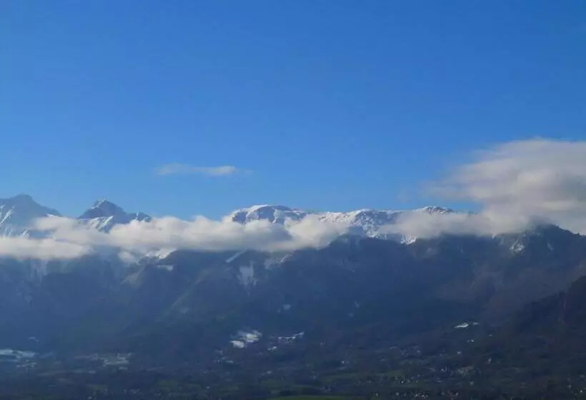 ベッドアンドブレックファースト Au Cheval Blanc   Appartements Et Chambres D Hôtes