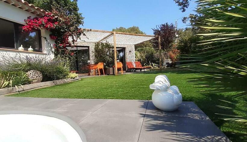 مبيت وإفطار Le Clos Des Barelles