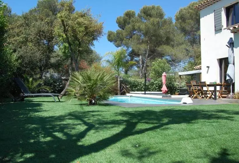 Aamiaismajoitus (B&B) Le Clos Des Barelles