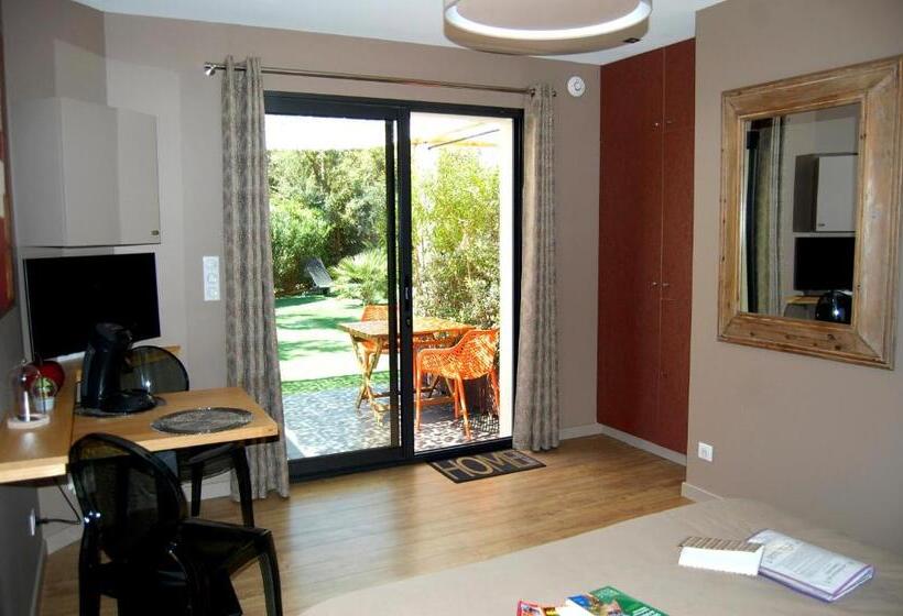 مبيت وإفطار Le Clos Des Barelles