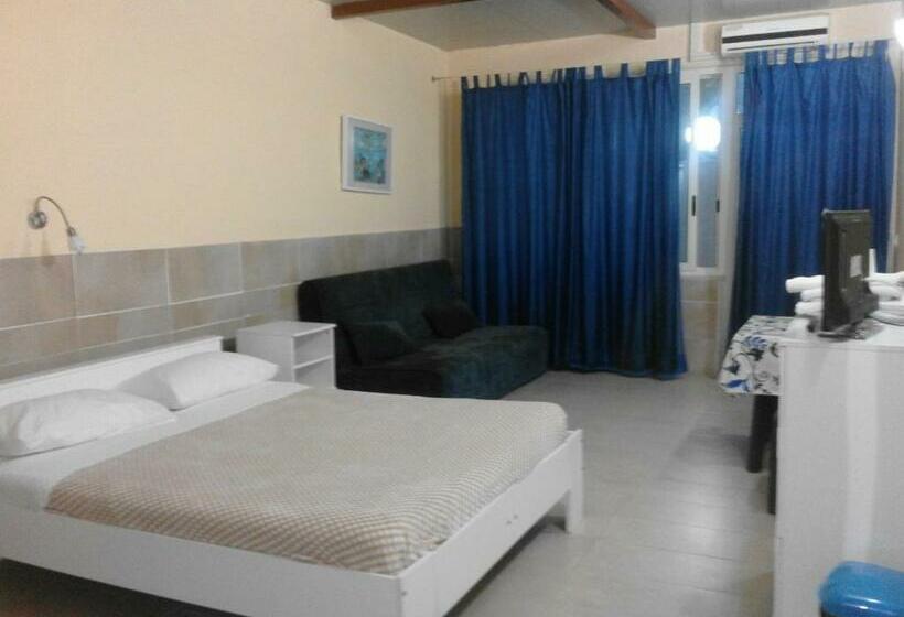 تختخواب و صبحانه Pescandora