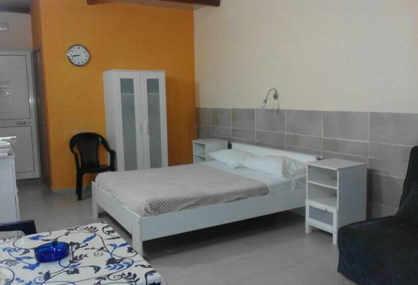 تختخواب و صبحانه Pescandora