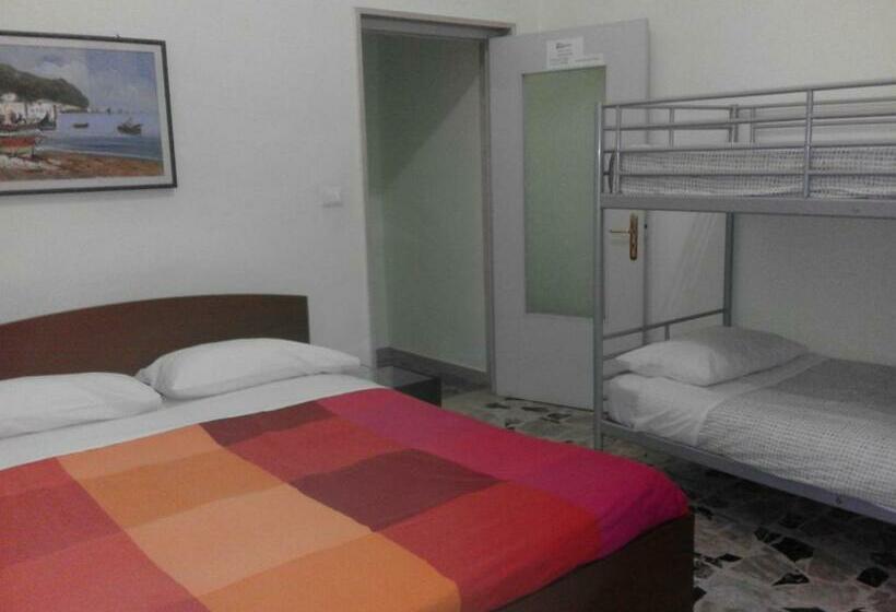 تختخواب و صبحانه Pescandora