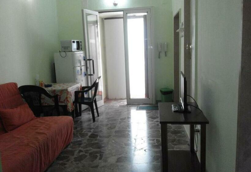 تختخواب و صبحانه Pescandora