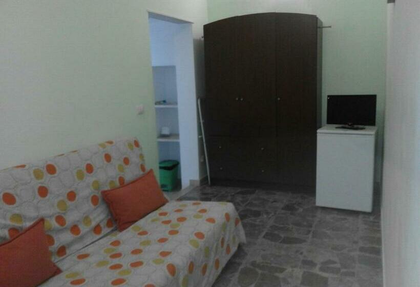 تختخواب و صبحانه Pescandora