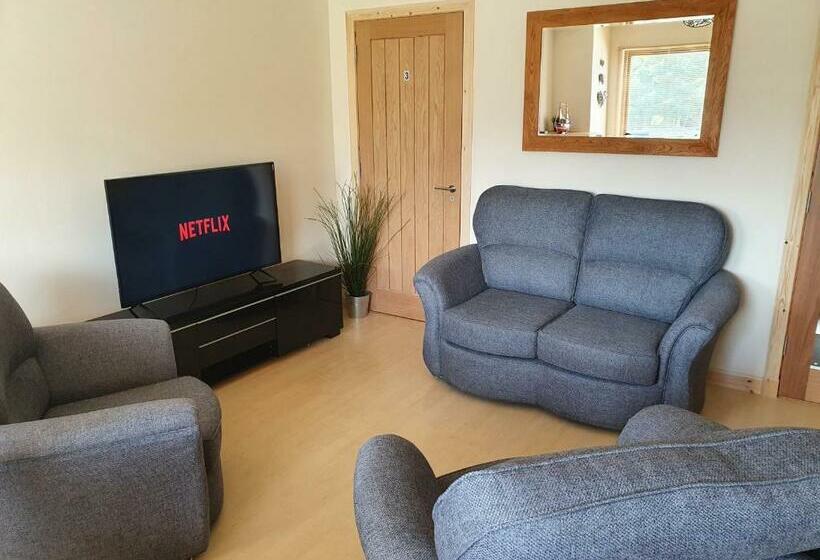 פנסיון No 52   Apartment With Lounge And Dining Area   No Kitchen