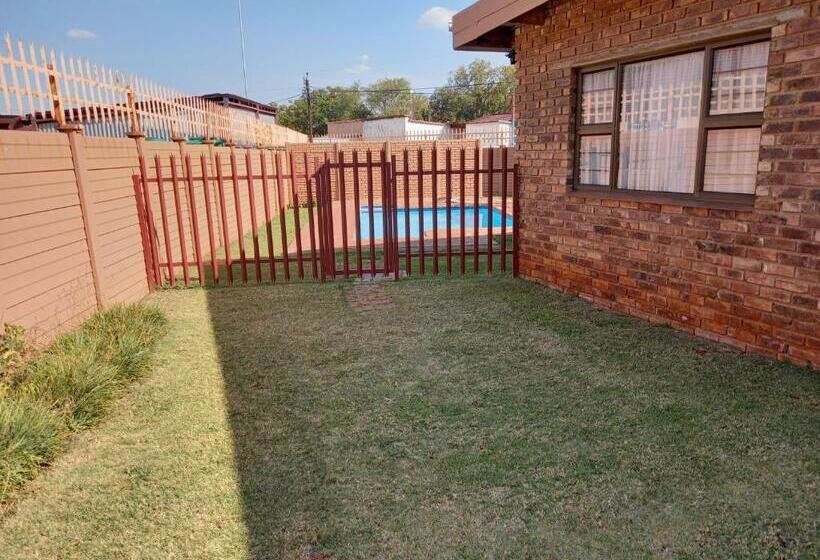 Пансион White Rose Guest House