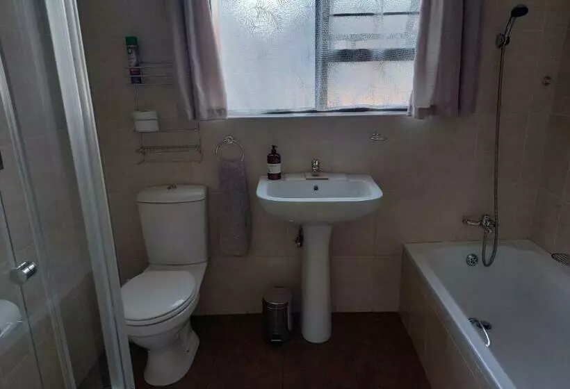 Majatalo White Rose Guest House