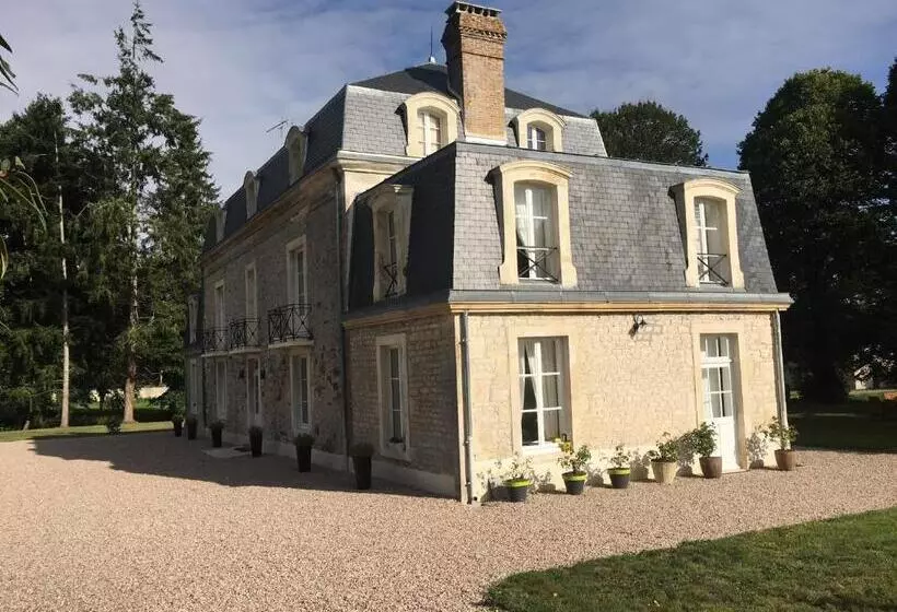 ベッドアンドブレックファースト Le Manoir Du Ribardon