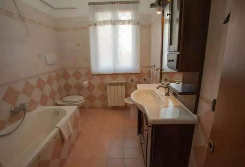 تختخواب و صبحانه Paoline S Suite In Villa