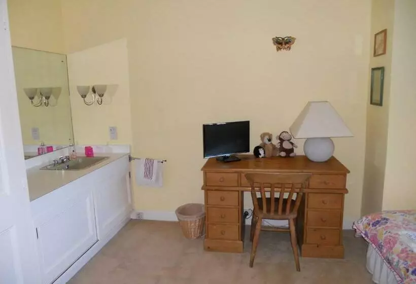 Aamiaismajoitus (B&B) Mayertorne Cottage