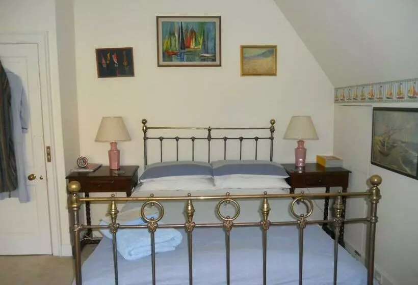 Aamiaismajoitus (B&B) Mayertorne Cottage