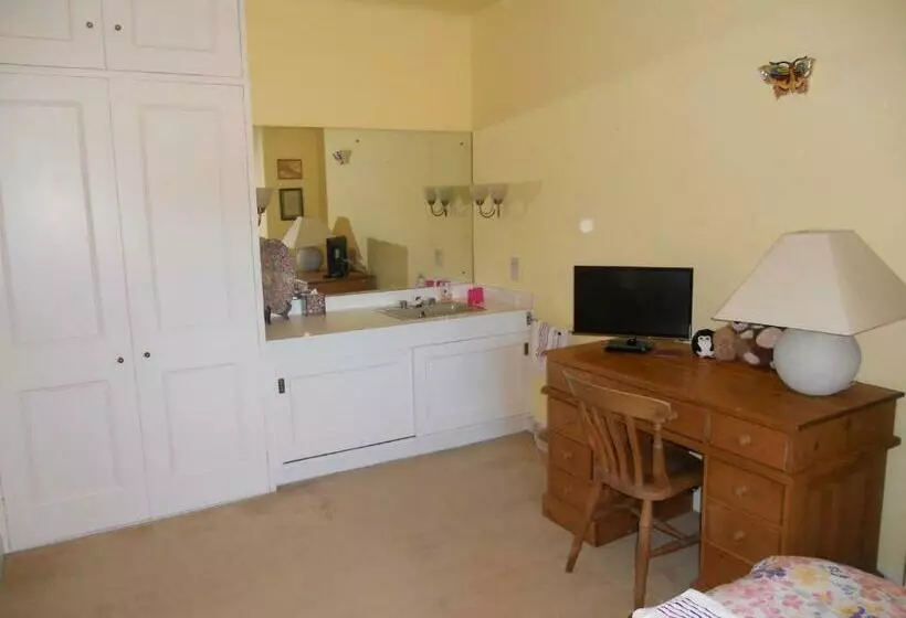 Aamiaismajoitus (B&B) Mayertorne Cottage