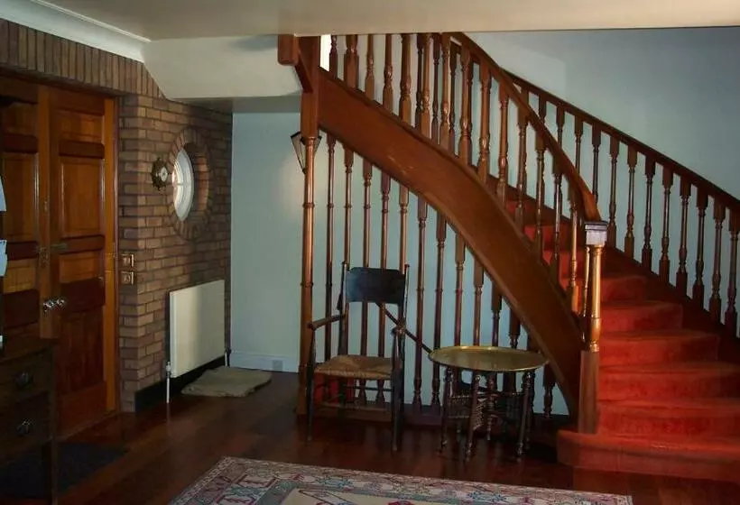 Aamiaismajoitus (B&B) Mayertorne Cottage