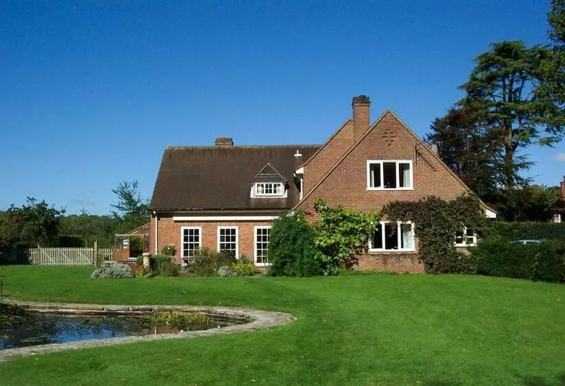 Aamiaismajoitus (B&B) Mayertorne Cottage