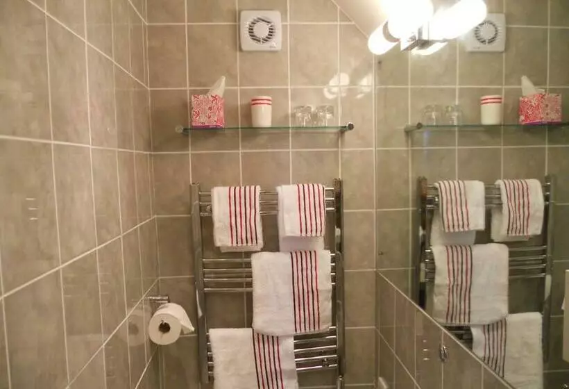 Aamiaismajoitus (B&B) Mayertorne Cottage