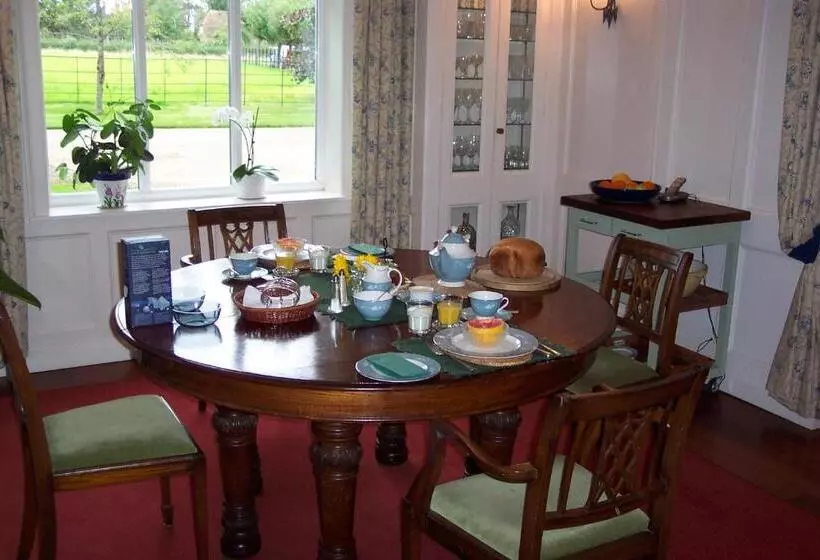 Aamiaismajoitus (B&B) Mayertorne Cottage