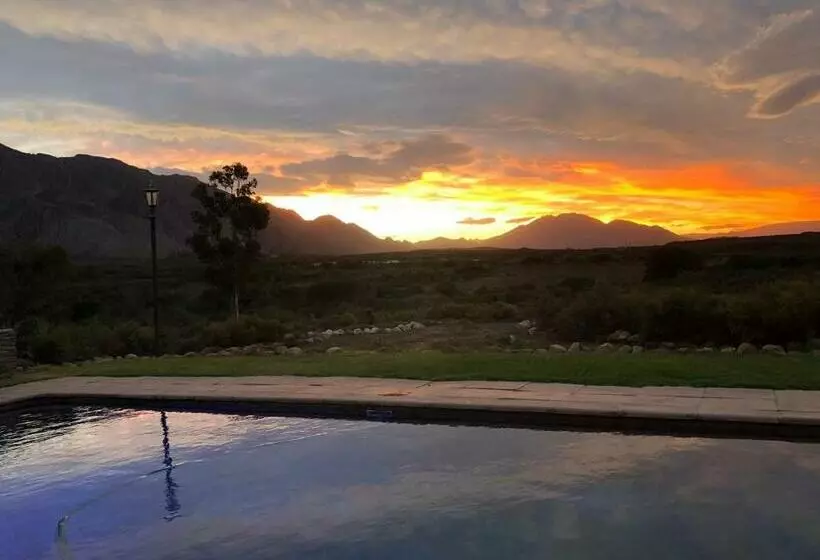 Hotelli 360on62 Farm Cottages