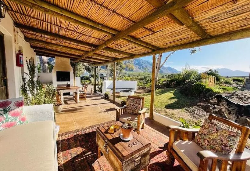 Hotelli 360on62 Farm Cottages