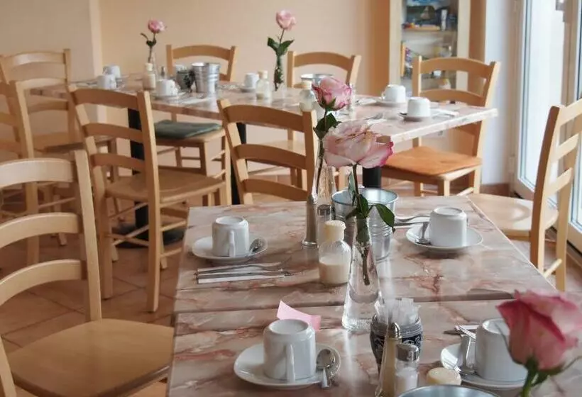 Hotelli Gastehaus Weingut Rossler