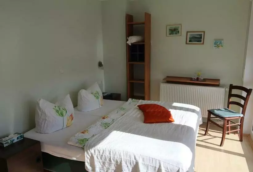 Hotelli Gastehaus Weingut Rossler