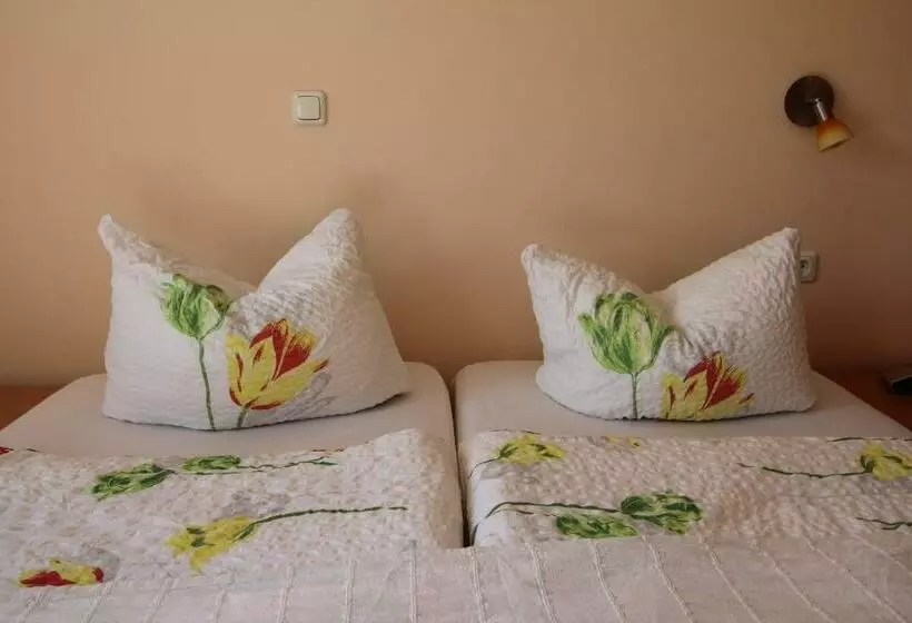 Hotelli Gastehaus Weingut Rossler