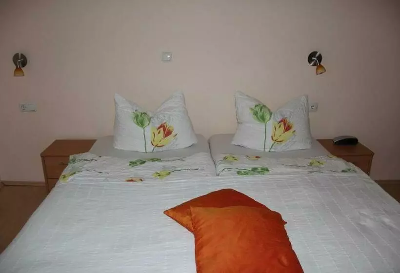 Hotelli Gastehaus Weingut Rossler