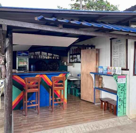 Alberg Hill Myna Beach Cottages