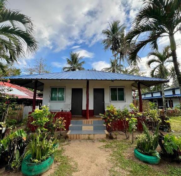 Alberg Hill Myna Beach Cottages