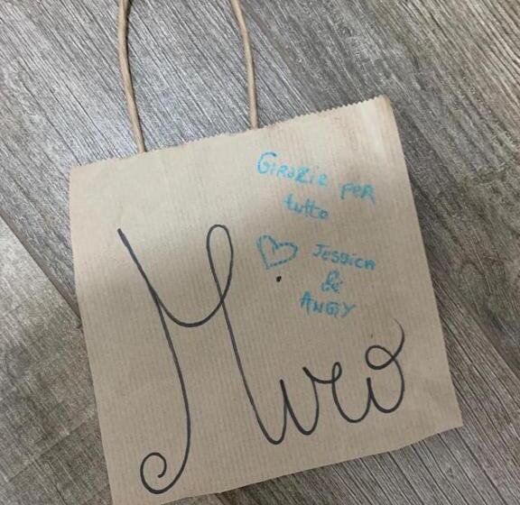 تختخواب و صبحانه Etesia