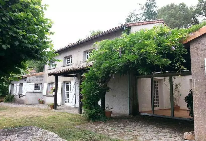 Aamiaismajoitus (B&B) Maison D Hôtes Les Beaux Chenes