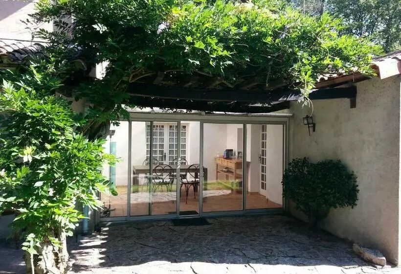 Aamiaismajoitus (B&B) Maison D Hôtes Les Beaux Chenes