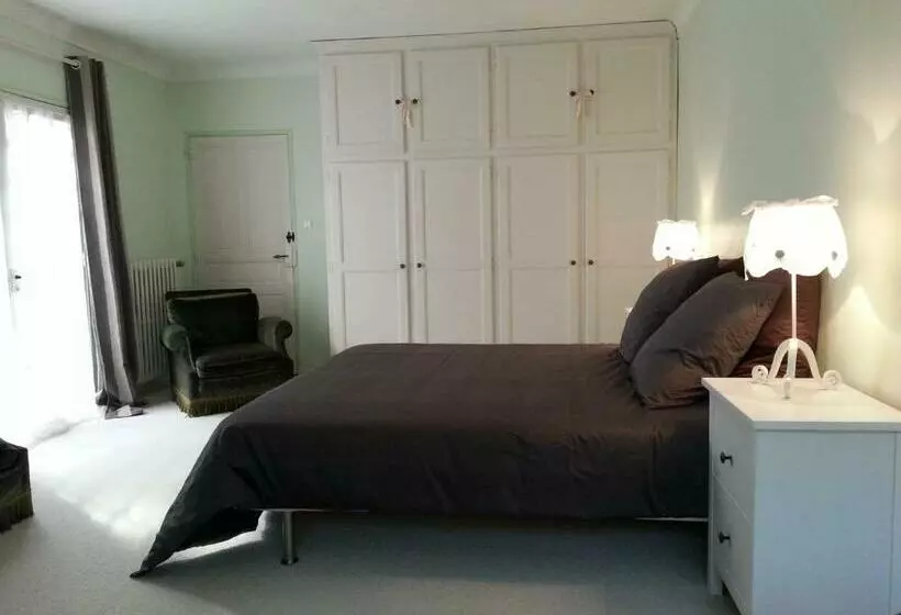 Aamiaismajoitus (B&B) Maison D Hôtes Les Beaux Chenes