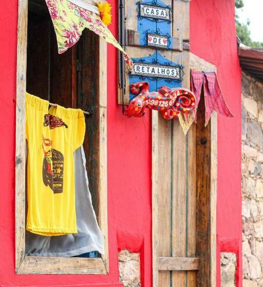 Casa De Retalhos Boutique Albergue, Casaril Histórico, Com 5 Suítes Individuais E Cozinha Coletiva