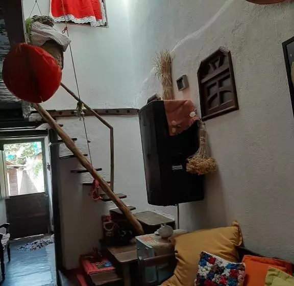 Casa De Retalhos Boutique Albergue, Casaril Histórico, Com 5 Suítes Individuais E Cozinha Coletiva