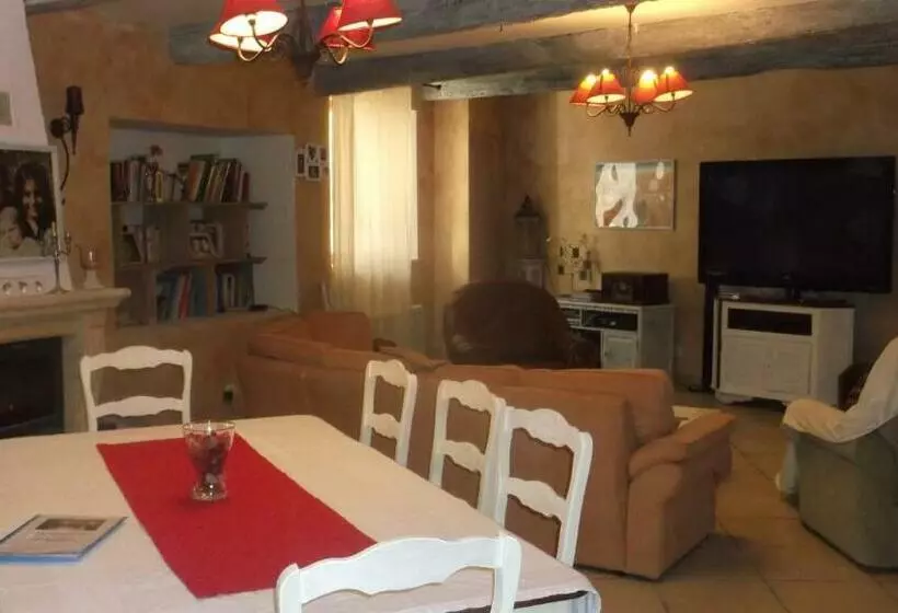 Aamiaismajoitus (B&B) La Grange D Antan