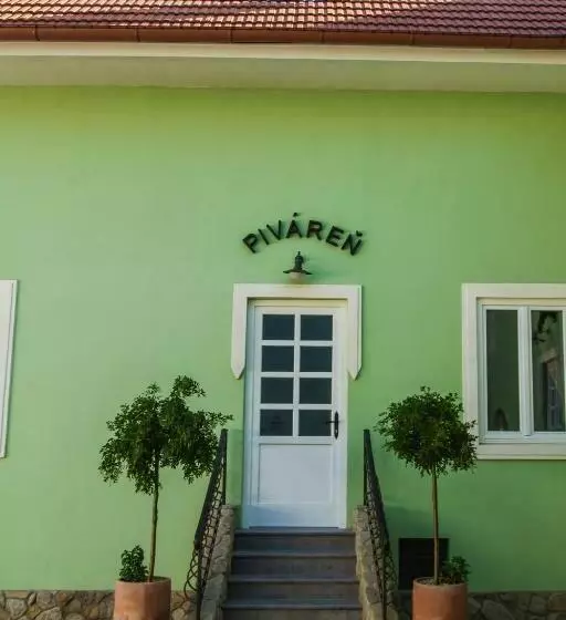 ペンション Penzión Kúria