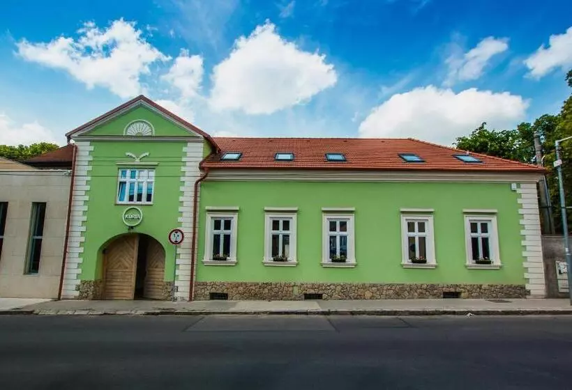 ペンション Penzión Kúria